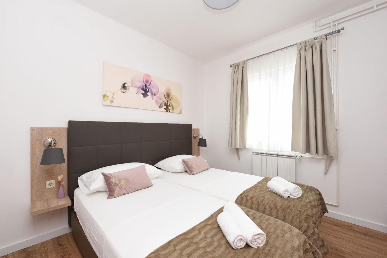 Amari Appartement Starigrad Paklenica Buitenkant foto