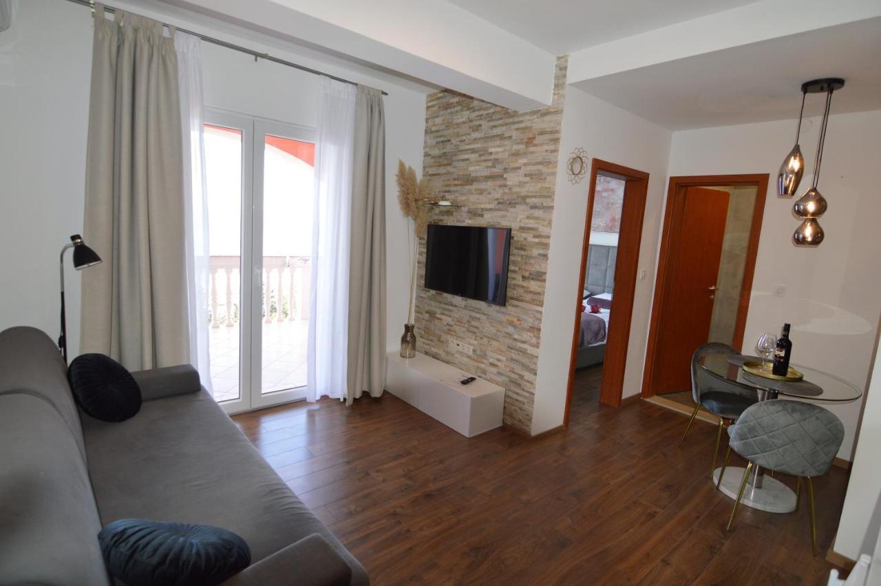 Amari Appartement Starigrad Paklenica Buitenkant foto