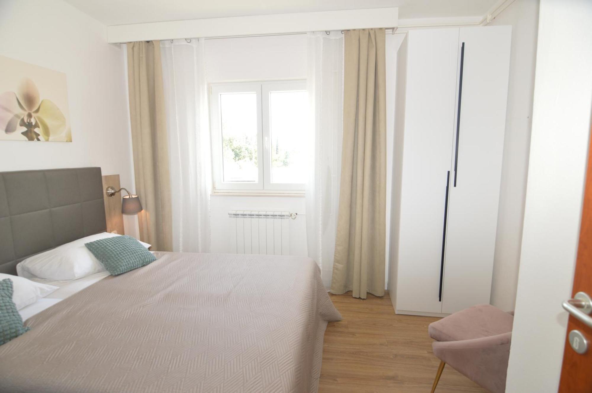 Amari Appartement Starigrad Paklenica Buitenkant foto