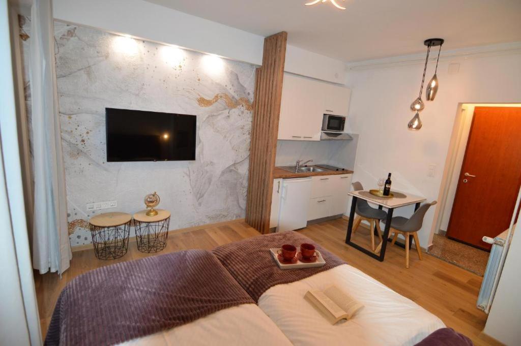 Amari Appartement Starigrad Paklenica Buitenkant foto
